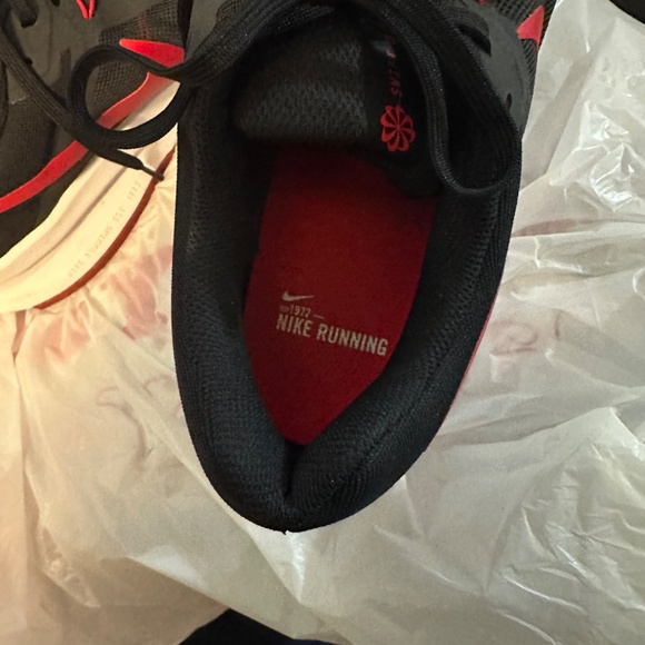 Like New Men’s Nike shoes - Picture 3 of 3